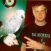 Вокалист рок группы Hatebeak – попугай жако по имени Вальдо